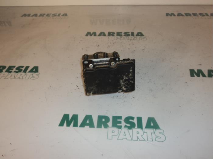 Begagnade ABS-pump Peugeot 107 1.0 12V Pris € 25,00 Marginaltabell erbjuds av Maresia Parts