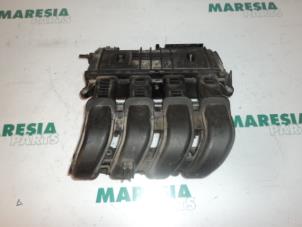 Begagnade Insugsrör Renault Clio II (BB/CB) 1.2 16V Pris € 75,00 Marginaltabell erbjuds av Maresia Parts