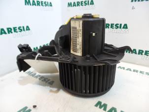 Używane Silnik wentylatora nagrzewnicy Fiat Scudo (270) 2.0 D Multijet Cena € 25,00 Procedura marży oferowane przez Maresia Parts