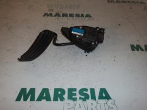 Używane Czujnik polozenia pedalu gazu Renault Espace (JK) 2.2 dCi 16V Cena € 40,00 Procedura marży oferowane przez Maresia Parts