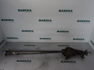 Used Wiper mechanism Renault Espace (JK) 2.2 dCi 16V Price € 19,95 Margin scheme offered by Maresia Parts