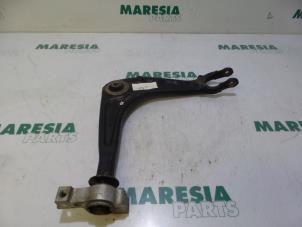 Usagé Bras de suspension bas avant droit Peugeot 407 SW (6E) 1.6 HDiF 16V Prix € 40,00 Règlement à la marge proposé par Maresia Parts