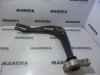 Front lower wishbone, left from a Peugeot 407 SW (6E) 1.6 HDiF 16V 2006