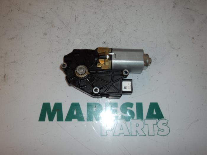 Używane Silnik szyberdachu Fiat Punto Evo (199) 1.3 JTD Multijet 85 16V Euro 5 Cena € 105,00 Procedura marży oferowane przez Maresia Parts