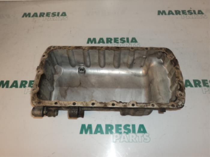 Usagé Couvercle carter Peugeot 307 Break (3E) 2.0 HDi 90 Prix € 50,00 Règlement à la marge proposé par Maresia Parts