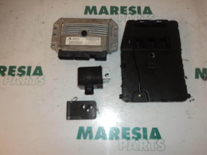 Used Engine management computer Renault Scénic II (JM) 2.0 16V Price € 324,99 Margin scheme offered by Maresia Parts