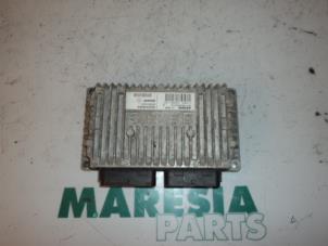 Usagé Ordinateur réservoir automatique Renault Scénic II (JM) 2.0 16V Prix € 157,50 Règlement à la marge proposé par Maresia Parts