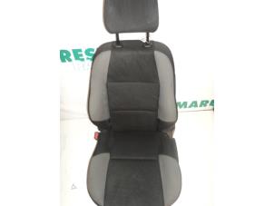 Używane Fotel lewy Peugeot 207/207+ (WA/WC/WM) 1.4 16V Cena € 75,00 Procedura marży oferowane przez Maresia Parts
