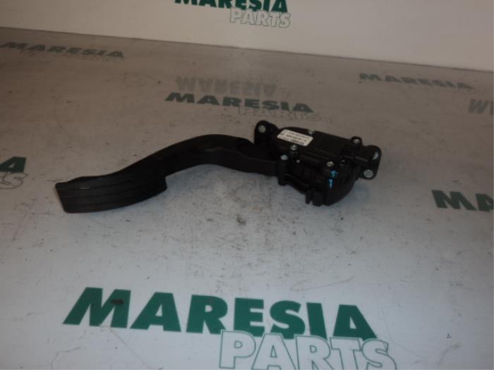 Begagnade Gaspedalsensor Renault Twingo II (CN) 1.2 16V Pris € 19,95 Marginaltabell erbjuds av Maresia Parts