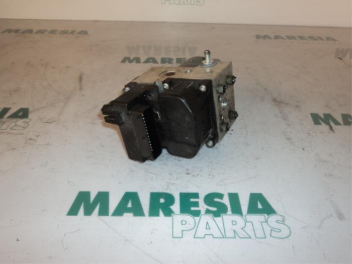 Begagnade ABS-pump Peugeot Partner Combispace 1.6 16V Pris € 75,00 Marginaltabell erbjuds av Maresia Parts
