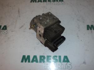Używane Pompa ABS Alfa Romeo 156 (932) 1.9 JTD Cena € 45,00 Procedura marży oferowane przez Maresia Parts
