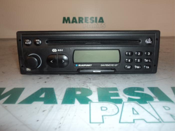 Radio CD player from a Citroën Xsara Break (N2) 1.6i 1999