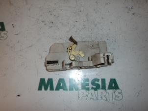 Used Rear door lock mechanism 4-door, left Peugeot 307 Break (3E) 1.6 HDi 90 16V Price € 35,00 Margin scheme offered by Maresia Parts