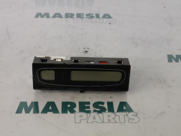 Begagnade Innerdisplay Renault Laguna II Grandtour (KG) 1.6 16V Pris € 15,00 Marginaltabell erbjuds av Maresia Parts