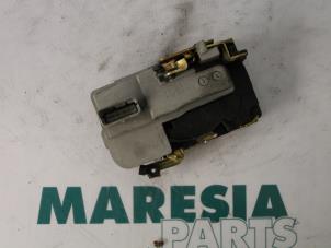 Gebrauchte Türschlossmechanik 2-türig rechts Peugeot 206 CC (2D) 1.6 16V Preis € 25,00 Margenregelung angeboten von Maresia Parts
