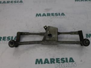 Used Wiper mechanism Peugeot 206 CC (2D) 1.6 16V Price € 25,00 Margin scheme offered by Maresia Parts