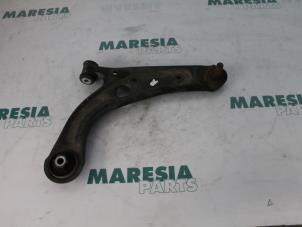 Used Front lower wishbone, right Lancia Ypsilon (312) 0.9 TwinAir 85 Price € 75,00 Margin scheme offered by Maresia Parts