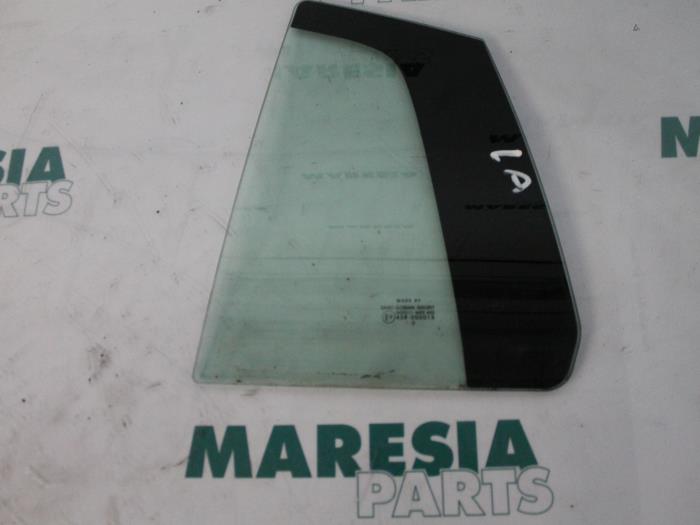 Usados Ventanilla triangular izquierda detrás Fiat Bravo (198A) 1.6 JTD Multijet 105 Precio € 35,00 Norma de margen ofrecido por Maresia Parts