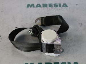 Usados Cinturón de seguridad derecha detrás Fiat Bravo (198A) 1.6 JTD Multijet 105 Precio € 35,00 Norma de margen ofrecido por Maresia Parts