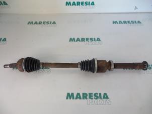 Used Front drive shaft, right Renault Scénic II (JM) 2.0 16V Price € 40,00 Margin scheme offered by Maresia Parts