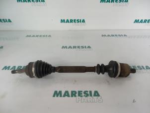 Used Front drive shaft, left Renault Scénic I (JA) 1.6 16V Price € 30,00 Margin scheme offered by Maresia Parts