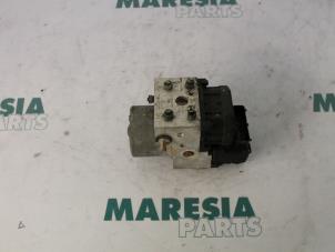 Usados Bomba ABS Renault Scénic I (JA) 1.6 16V Precio € 50,00 Norma de margen ofrecido por Maresia Parts