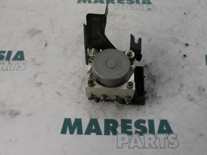 Gebrauchte ABS Pumpe Renault Clio III (BR/CR) 1.4 16V Preis € 65,00 Margenregelung angeboten von Maresia Parts