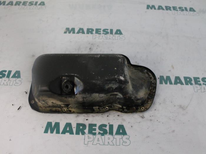 Gebrauchte Ölwanne Peugeot 206 (2A/C/H/J/S) 1.4 XR,XS,XT,Gentry Preis € 25,00 Margenregelung angeboten von Maresia Parts