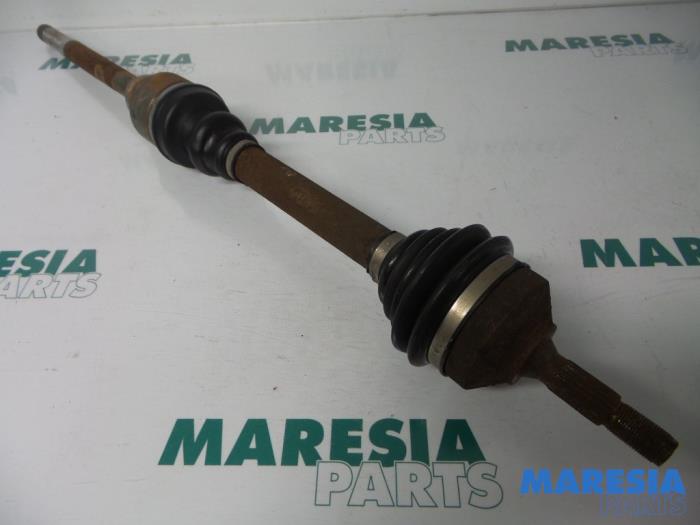 Front drive shaft, right from a Peugeot 206 (2A/C/H/J/S) 1.9 D 1999
