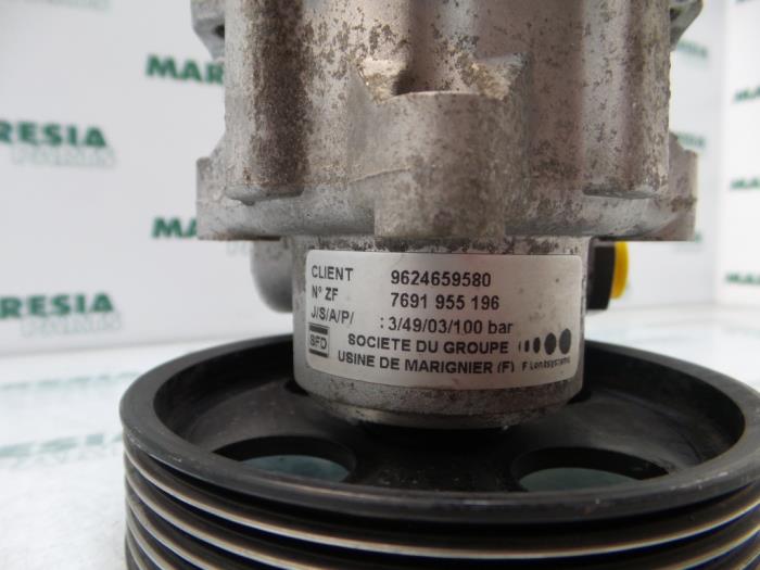 Usagé Pompe de direction Citroen Jumpy (U64) 1.9Di Prix € 90,75 Prix TTC proposé par Maresia Parts