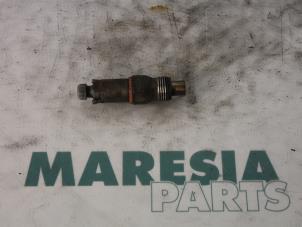 Usagé Injecteur (diesel) Renault Kangoo Express (FC) 1.9 D 55 Prix € 50,00 Règlement à la marge proposé par Maresia Parts