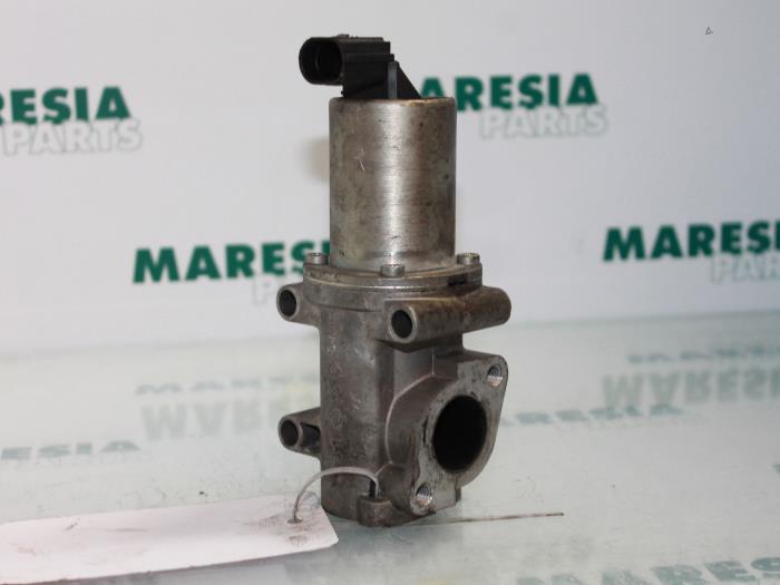 AGR Ventil van een Fiat Punto II (188) 1.9 JTD 80 ELX 3-Drs. 2001