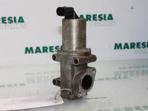 AGR Ventil van een Fiat Punto II (188) 1.9 JTD 80 ELX 3-Drs. 2001