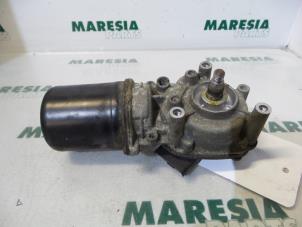 Used Front wiper motor Renault Laguna II Grandtour (KG) 2.2 dCi 150 16V Price € 35,00 Margin scheme offered by Maresia Parts