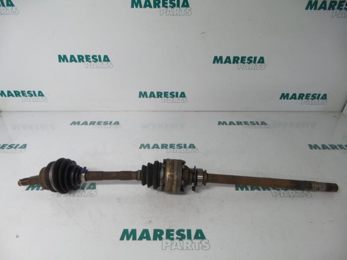 Front drive shaft, right from a Alfa Romeo GTV (916) 2.0 16V Twin Spark 1997