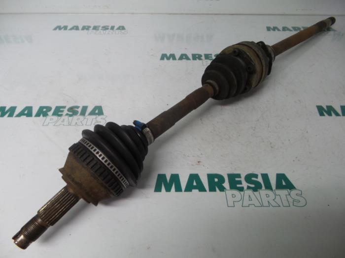 Front drive shaft, right from a Alfa Romeo GTV (916) 2.0 16V Twin Spark 1997