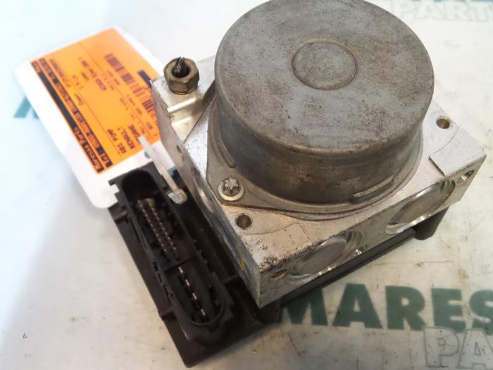 Usagé Bloc ABS Renault Megane II (BM/CM) 1.6 16V Prix € 49,99 Règlement à la marge proposé par Maresia Parts