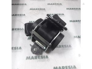 Used Rear seatbelt, right Renault Megane III Coupe (DZ) 2.0 16V RS Turbo Price € 35,00 Margin scheme offered by Maresia Parts