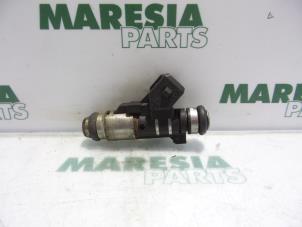 Gebrauchte Injektor (Benzineinspritzung) Peugeot 206 (2A/C/H/J/S) 1.1 XN,XR Preis € 20,00 Margenregelung angeboten von Maresia Parts