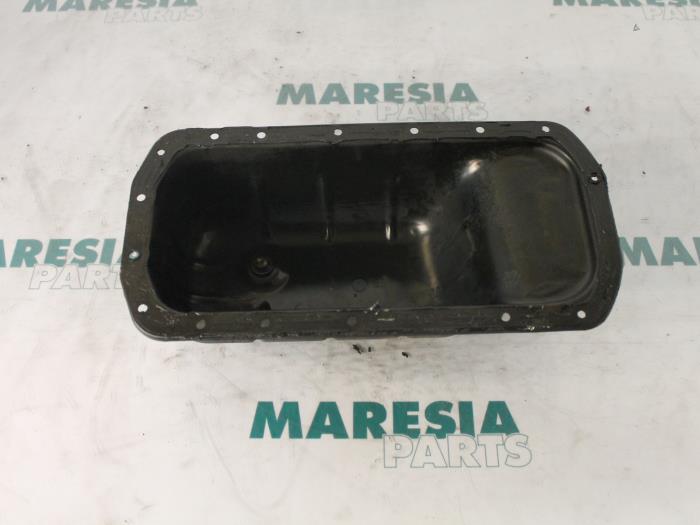 Usagé Couvercle carter Peugeot 206 (2A/C/H/J/S) 1.4 HDi Prix € 29,99 Règlement à la marge proposé par Maresia Parts