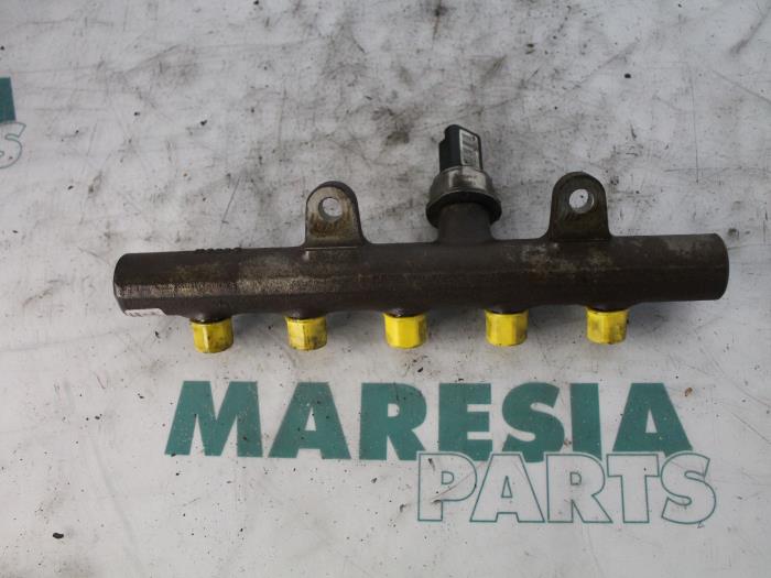Gebrauchte Einspritzdüse (Einspritzer) Renault Megane III Grandtour (KZ) 1.5 dCi 90 Preis € 75,00 Margenregelung angeboten von Maresia Parts