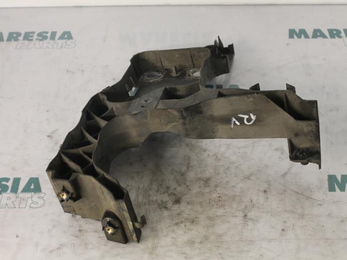 Używane Panel przedni Renault Megane II Grandtour (KM) 1.9 dCi 120 Cena € 20,00 Procedura marży oferowane przez Maresia Parts
