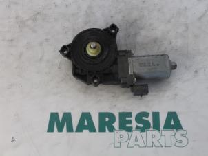 Używane Mechanizm szyby lewej tylnej wersja 4-drzwiowa Alfa Romeo 159 (939AX) 1.9 JTDm Cena € 50,00 Procedura marży oferowane przez Maresia Parts