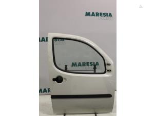 Używane Drzwi prawe wersja 2-drzwiowa Fiat Doblo Cena € 80,00 Procedura marży oferowane przez Maresia Parts