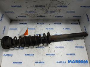 Used Rear shock absorber rod, left Renault Twingo (C06) 1.2 Price € 25,00 Margin scheme offered by Maresia Parts