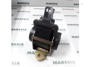 Used Rear seatbelt, centre Peugeot 607 (9D/U) 2.7 HDi V6 24V Price € 35,00 Margin scheme offered by Maresia Parts