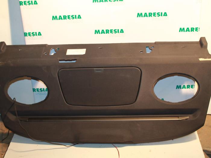 Używane Pólka tylna Peugeot 607 (9D/U) 2.7 HDi V6 24V Cena € 65,00 Procedura marży oferowane przez Maresia Parts