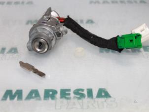 Used Ignition lock + key Peugeot 607 (9D/U) 2.7 HDi V6 24V Price € 50,00 Margin scheme offered by Maresia Parts