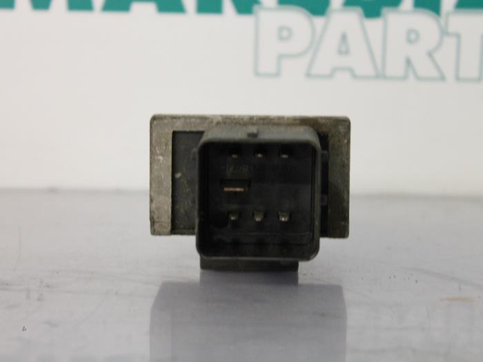 Glow plug relay Renault Trafic New 2.0 dCi 16V 115 9640469680