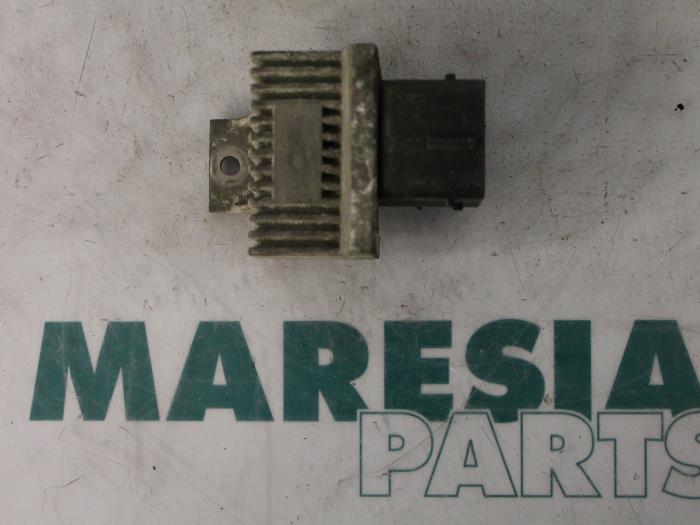 Glow plug relay Renault Trafic New 2.0 dCi 16V 115 9640469680